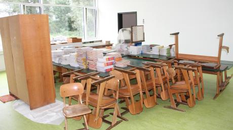 Teils steht das Inventar schon in den neuen Klassenräumen der Weicheringer Schule wie hier im Handarbeitsraum. 