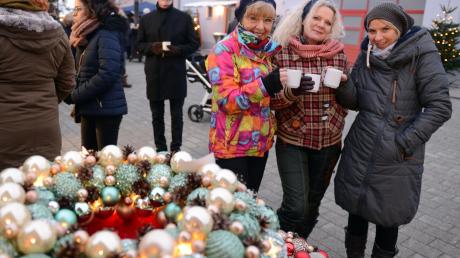 Die siebte Auflage des Weihnachtsmarktes lockte die Obermaxfelder und Besucher aus den umliegenden Orten auf den Dorfplatz.