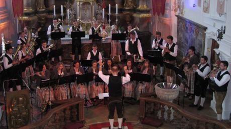 Die Blaskapelle Sinning veranstaltete in der Kirche ein Konzert. 	
