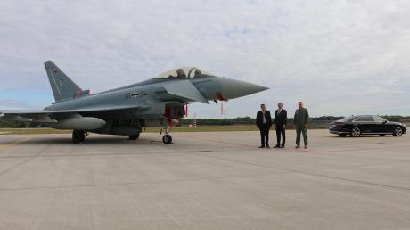 Ab September unterstützen rund 180 Soldaten des Neuburger Luftwaffengeschwaders eine Nato-Mission in Estland. Dort sollen sie den Luftraum des Baltikums überwachen. Zur Verabschiedung der Soldaten sprach auch der Staatsminister für Bundesangelegenheiten Florian Hermann (CSU). 