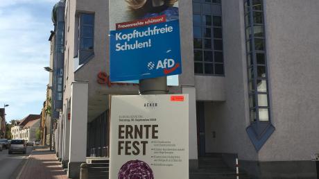 Die Partei gibt zu, das Afd-Plakat in Neuburg um 180 Grad gedreht zu haben – sodass es in einen anderen Kontext gerutscht ist. 