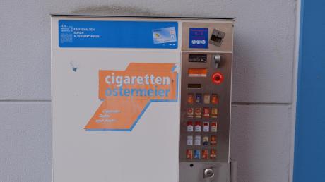 Im Birkensee bei Gennach wurde ein Zigarettenautomat entdeckt.