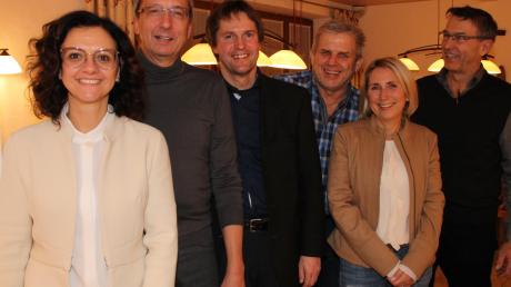 In ihren Ämtern bestätigt wurden (von links): Stefan Baierl sen. (Kassier), Birgit Mayr-Ettenreich und Norbert Sarauer (Beisitzer), Thomas Bednarz (1. Vorsitzender), Alois Schmaus (2. Vorsitzender) und Manuela Schlicker (Schriftführerin). 	
