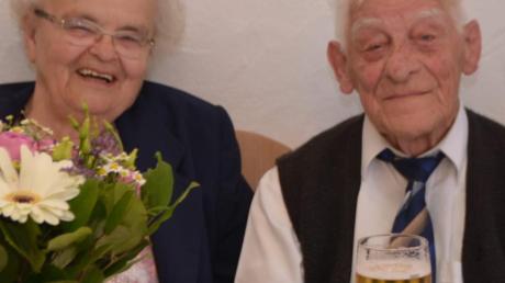 Sind seit 60 Jahren ein Ehepaar: Helene und Sepp Hornauer.  	