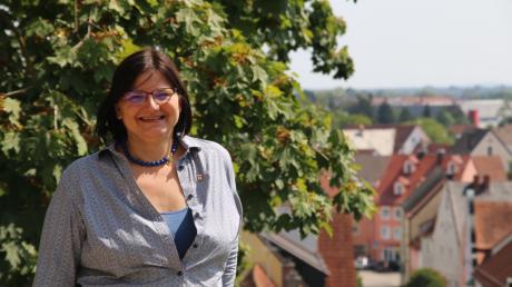 Tritt Kreisvorsitzende Karola Schwarz für die Grünen bei den Kommunalwahlen im kommenden Jahr in Neuburg noch einmal als OB-Kandidatin an? Die Entscheidung soll nach den Sommerferien fallen. 