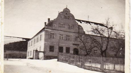 Das 1923 neu und größer wiederaufgebaute Wirtshaus fiel 1988 der Abrissbirne zum Opfer. 
