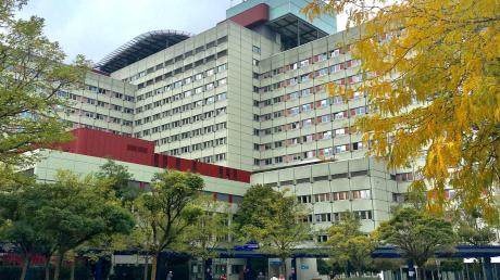 Das Kreiskrankenhaus Schrobenhausen würde gerne mit dem Klinikum Augsburg (Foto) kooperieren. Als sogenannter Maximalversorger kann die Uniklinik medizinische Eingriffe vornehmen, die ein Regel- und Grundversorgungskrankenhaus wie das in Schrobenhausen nicht anbieten kann. 