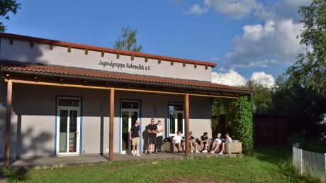 Das vor rund 24 Jahren in Eigenleistung von der Jugendgruppe Rohrenfels errichtete Jugendheim wird derzeit von Grund auf renoviert – ebenfalls in Eigenleistung der Aktiven.