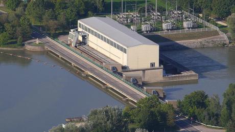 Das Kraftwerk Bertoldsheim ist das Älteste der Kette an der Donau bis Ingolstadt und Vohburg. Der Stausee fasst zwei Millionen Kubikmeter Wasser – wenn er nicht verlandet wäre.