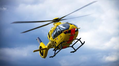Bei einem Unfall zwischen Walchshofen und Inchenhofen sind zwei Männer verletzt worden. Ein 58-Jähriger musste per Rettungshubschrauber ins Krankenhaus gebracht werden.