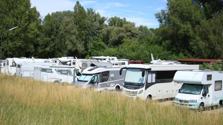 Camping ist im Trend, so wie hier an der Neuburger Schlösslwiese.