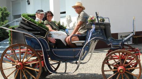Willibald Schmid hat zu seinem 100. Geburtstag eine besondere Rundfahrt durch Königsmoos geschenkt bekommen.