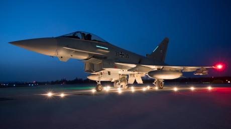 Das Taktische Luftwaffengeschwader 74 in Neuburg führt wieder Nachtflüge durch.