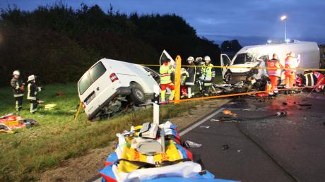 Zu einem tödlichen Unfall ist es am Mittwoch nahe Stammham gekommen. Dabei waren zwei Kastenwagen zusammen gestoßen.