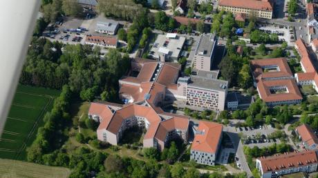 Wer wird nach dem Rückzieher der Katholischen Jugendfürsorge der Diözese Augsburg neuer Besitzer des Neuburger Krankenhauses? Neben dem Landkreis hat mittlerweile auch das Klinikum Ingolstadt sein Interesse daran bekundet. 	 	
