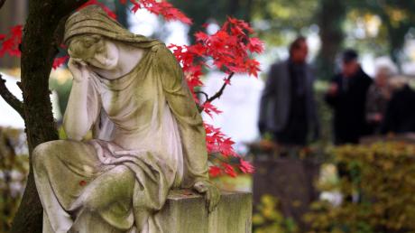 Wie in anderen Gemeinden im Landkreis Neuburg-Schrobenhausen, steigen auch in Oberhausen die Friedhofsgebühren. Vor allem die Kosten für Familiengräber werden deutlich teurer.  	