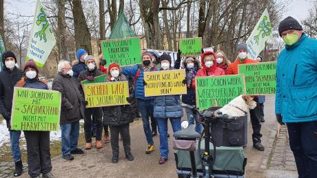 Am Freitagnachmittag protestierten rund 30 Aktivisten gegen eine Fällaktion im Englischen Garten.