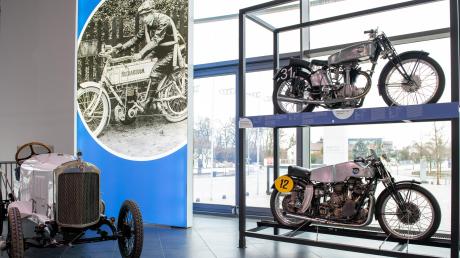 Im Audi Museum Mobile in Ingolstadt ist derzeit die Sonderausstellung „Der fünfte Ring“ zu sehen. Im Bild links oben Rennfahrerin Gertrude Eisemann, rechts oben die Bullus, rechts unten die NSU 500 ccm Kompressormaschine. 	
