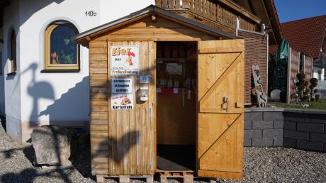 Diese Eierhütte steht bei Dominik Martin in der Augsburger Straße, Karlshuld. Eine weitere betreibt er in der Unteren Achstraße. 