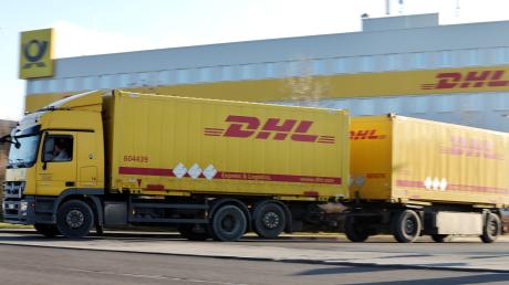 Ab 2025 sollen die gelben Lastwagen von DHL auch in Weichering ein Paketzentrum anfahren. Das Verfahren mit der Gemeinde wurde jetzt gestartet. 
