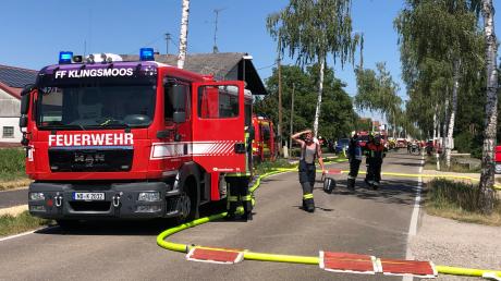 Nach dem Brand eines landwirtschaftlichen Anwesens in Klingsmoos kam es zu einem Großeinsatz der Feuerwehr.