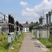 Das Umspannwerk am Donauwörther Berg wird von den Neuburger Stadtwerken betreut und genutzt. Wegen des steigenden „Stromhungers“ der Industrie muss das Netz nun verstärkt werden. 