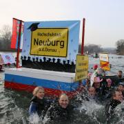 Anfang 2020 gab es das letzte Mal ein Donauschwimmen in Neuburg, danach folgten zwei Jahre Corona-Pause. Doch heuer wagen sich die Schwimmer endlich wieder ins kalte Nass.