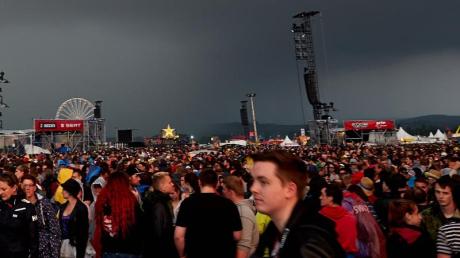 Ein Gewitter schob sich direkt über das Festivalgelände.