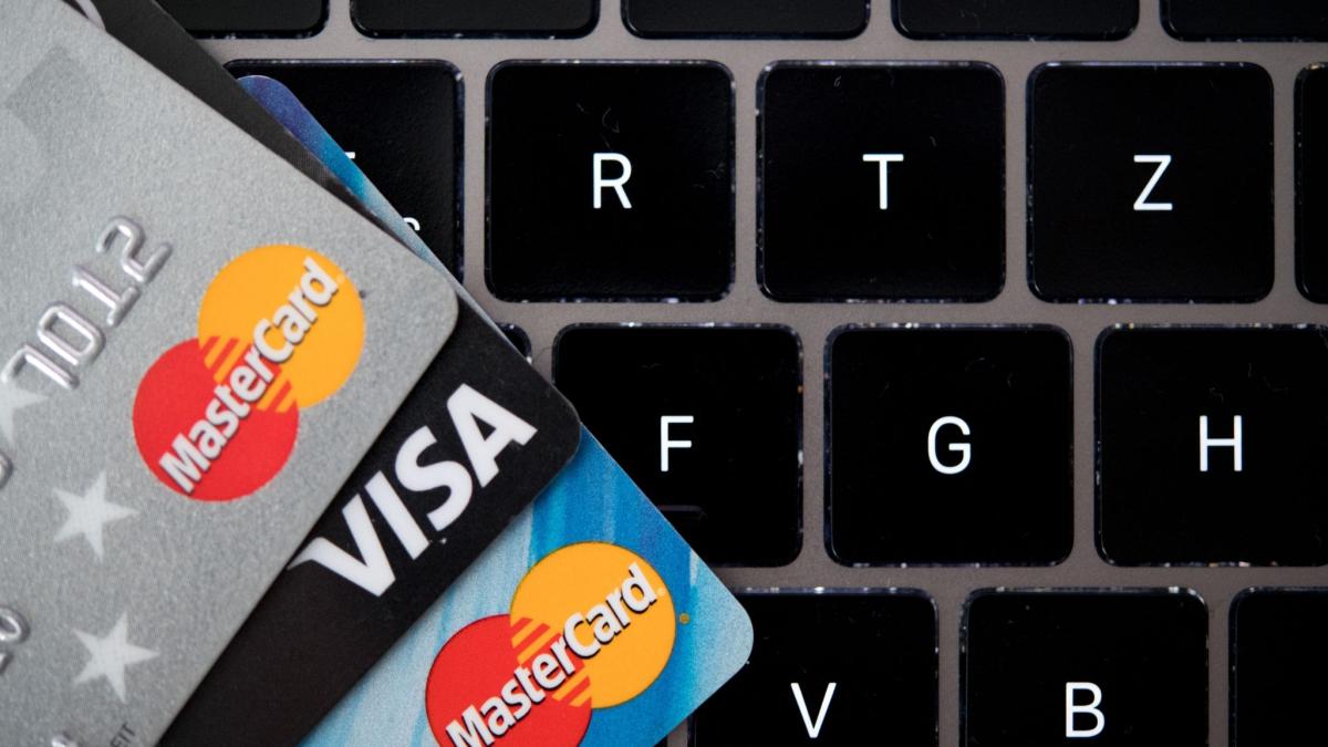 #Kreditkartenanbieter: Visa und Mastercard setzen Geschäfte mit Russland aus