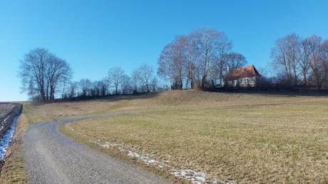 Den Bereich unterhalb der Margarethenkapelle hat die Gemeinde Hurlach für den „Blühpakt“ vorgesehen. 