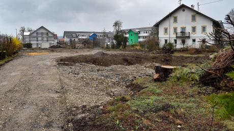 Auf dem Gelände an der Bahnhofstraße darf nun doch gebaut werden. Macht das den geplanten Bürgerentscheid in Denklingen zur Makulatur? 