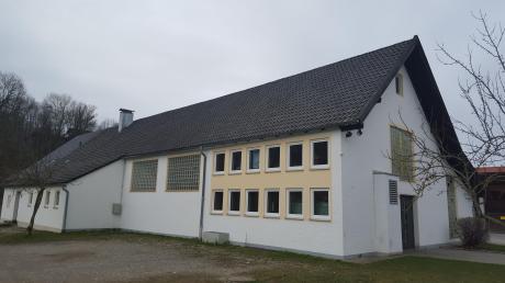 Die alte Mehrzweckhalle wird durch ein neues Dorfgemeinschaftshaus ersetzt. Auch bei diesem Projekt profitiert die Gemeinde Kinsau von ihrer Mitgliedschaft in der „ILE Auerbergland“. 