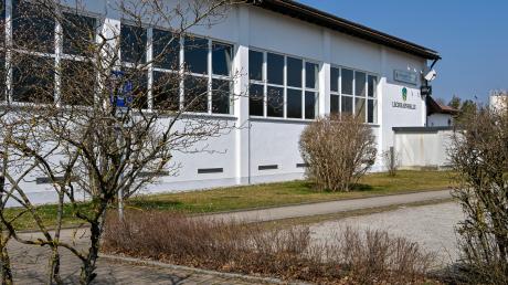 Die Lechrainhalle in Scheuring wird brandschutztechnisch saniert. Zudem erhält das Gebäude einen Anbau als Lagerraum. 