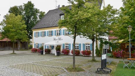 Der Alte Wirt in Geltendorf war wegen Sanierungsarbeiten geschlossen. Jetzt hat das Gasthaus wieder geöffnet. 
