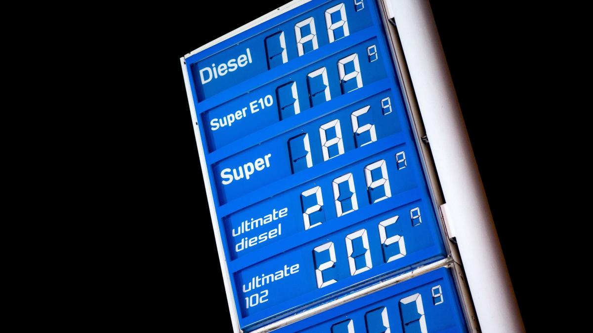 #Verkehr: Spritsteuer: Preise an Tankstellen fallen teils deutlich