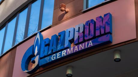 Die Gazprom Germania GmbH, die durch Sanktionen von russischer Seite ins Straucheln geraten ist, soll über ein Darlehen vor der Insolvenz bewahrt werden.
