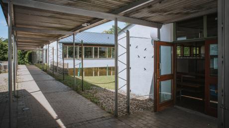 Die vor mehr als 50 Jahren erbauten Klassentrakte I und II an der Windacher Schule sollen saniert werden, dazu auch der sogenannte Sondertrakt. 
