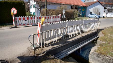 Die Brücke über den Dorfbach in Geretshausen muss erneuert werden.