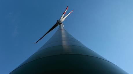 Die Fuchstaler Windräder sind über eine neun Kilometer lange Stromleitung mit dem Gelände der Energiezukunft verbunden.