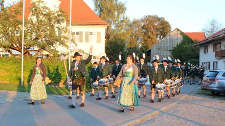 Trommlerzug und Trachtenkapelle Apfeldorf marschieren am Sonntag erstmals beim Wiesn-Festzug mit.