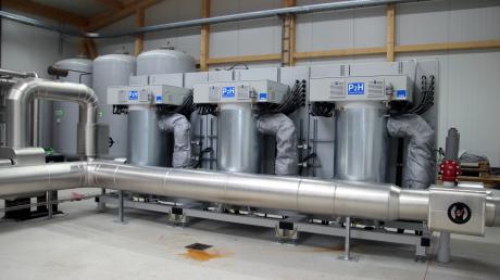 In dieser „Power-to-Heat“-Anlage in Fuchstal wird mit dem nicht benötigten Strom Wasser erwärmt. 