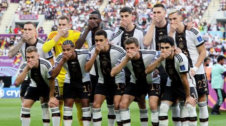 Die deutsche Nationalmannschaft sendete vor dem Japan-Spiel ein Zeichen in die Welt.