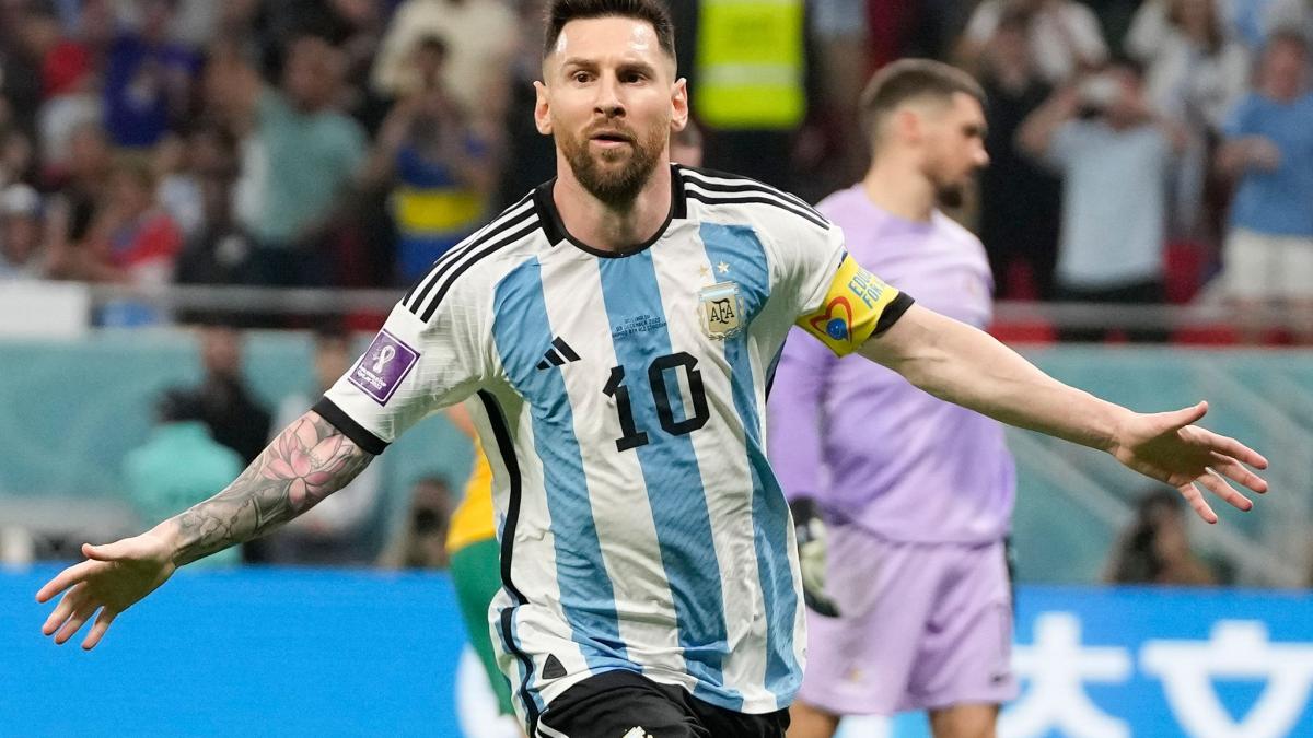 #Fußball-WM: Himmelblau-weiße Hüpfburg: Messi und Argentinien weiter