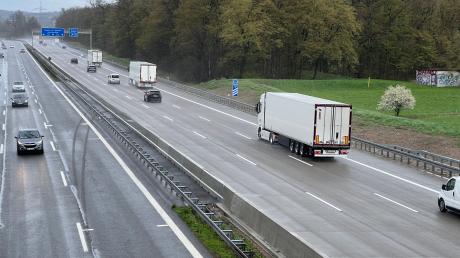 Egal ob im Stadtverkehr oder auf Autobahnen: In Deutschland muss man auf der rechten Fahrspur fahren. 