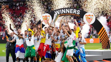 Die Europa League geht ab Sommer in die Saison 2023/24. Alles was sie dazu wissen müssen finden Sie hier. In der letzten Saison hat der FC Sevilla sich die Trophäe gesichert.