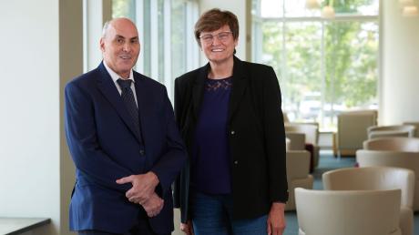 Der Nobelpreis für Medizin geht in diesem Jahr an die in Ungarn geborene Forscherin Katalin Kariko und den US-Amerikaner Drew Weissman für Grundlagen zur Entwicklung von mRNA-Impfstoffen gegen Covid-19.
