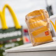 McDonald's testet wohl derzeit KI beim Bestellvorgang. Eine automatisierte Spracherkennung nimmt Kundenwünsche auf, sofern die richtig formuliert sind.