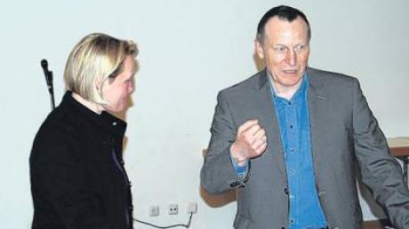Christa Müller dankte dem Referenten Heinz Dunkenberger-Kellermann für seinen engagierten Vortrag über das „Fastenopfer 2011“.  