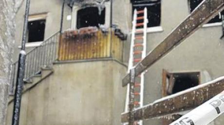 Zwei Menschen fanden beim Brand dieses Wohnhauses in Harburg den Tod. Die Staatsanwaltschaft geht von einem Unglück aus. 
