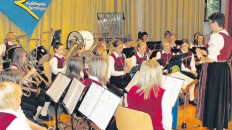 Schöne Musik bot die Vereinsjugend des Musikvereins Reimlingen beim Jugendkonzert. Unser Bild zeigt das Vororchester unter der Leitung von Ruth Hundsdorfer.  